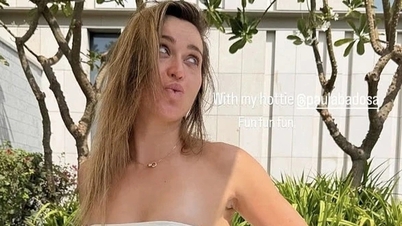 Tay vợt số 1 thế giới mặc bikini nóng bỏng để đáp trả tranh cãi giới tính