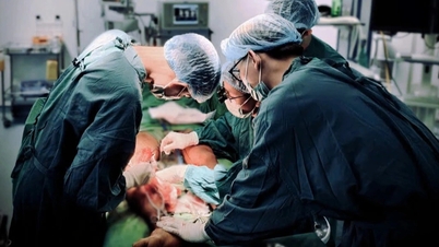 Doctors race against time to help young man avoid having to have his leg amputated