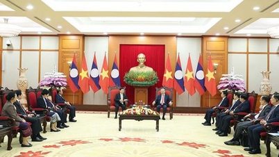 Generalsekretär To Lam empfing den Generalsekretär und Präsidenten von Laos, Thongloun Sisoulith, anlässlich der Unterzeichnungszeremonie des Hanoi-Übereinkommens.