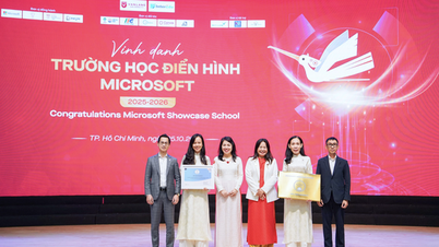 Det første vietnamesiske universitetet som ble hedret av Microsoft som en "modellskole"