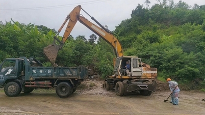 大雨による土砂崩れや多くの道路の被害を乗り越える