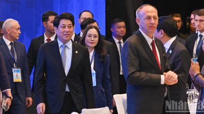 [Fotó] Luong Cuong elnök fogadást adott a Hanoi Egyezmény aláírási ünnepségén részt vevő delegációknak.