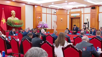 Tổng Bí thư tiếp Trưởng đoàn các nước dự Lễ mở ký Công ước Hà Nội
