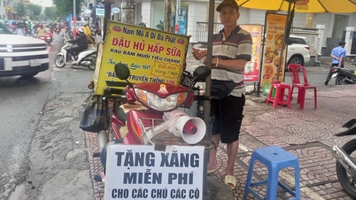 Homem com deficiência vende tofu para ganhar dinheiro e dar mingau aos pobres