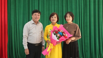 កាសែត Tuyen Quang វិទ្យុ និងទូរទស្សន៍បានប្រកាសអំពីការសម្រេចចិត្តចូលនិវត្តន៍សម្រាប់មន្ត្រី។