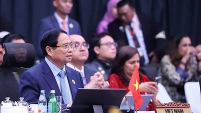 Premier Pham Minh Chinh uczestniczy w sesji plenarnej 47. szczytu ASEAN