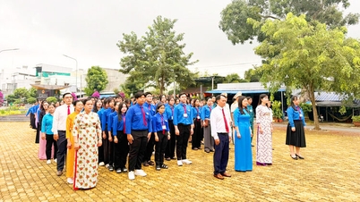 Kongres delegasi Persatuan Pemuda Komunis Ho Chi Minh di komune My Duc