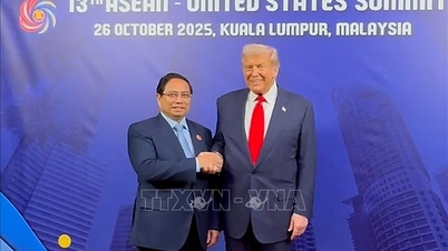 47ª Cúpula da ASEAN: Primeiro-ministro Pham Minh Chinh se encontra com o presidente dos EUA, Donald Trump