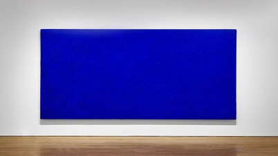 Waarom zou iemand 21 miljoen dollar betalen voor een schilderij dat helemaal blauw is?