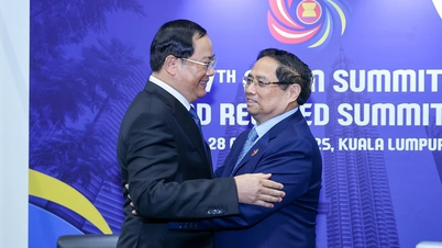 ファム・ミン・チン首相は、第47回ASEAN首脳会議及び関連首脳会議の機会に二国間会談を行った。