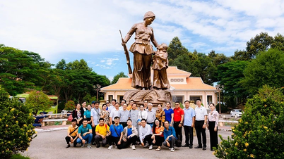 The hometown of "Mother holding a gun" flourishes
