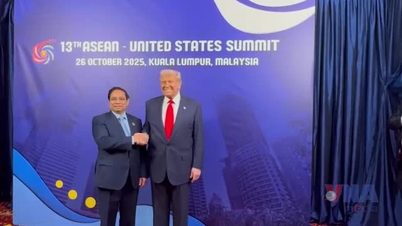 O primeiro-ministro Pham Minh Chinh se encontra com o presidente dos EUA à margem da Cúpula da ASEAN