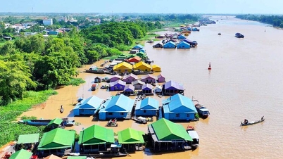 Daggry ved elvekrysset Chau Doc