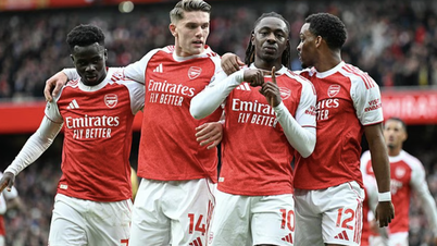 Eze traz tristeza ao "velho amigo" Palace, Arsenal domina a ponta da tabela