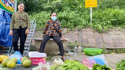 Mengabaikan peringatan, banyak orang masih berdagang di daerah rawan longsor.