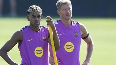 MU gạt phăng yêu cầu ký Robert Lewandowski của Ruben Amorim