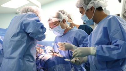 8 horas para "liberar" a una paciente con un gran tumor en la base del cráneo