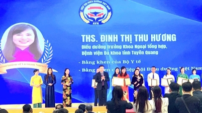 Tuyen Quang får to sykepleiere hedret på 35-årsjubileet til Vietnams sykepleierforening