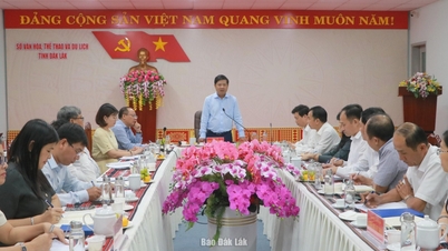 Developing culture, sports and tourism commensurate with the province's potential and advantages