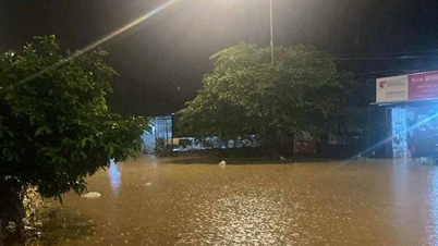 Heavy rain causes flooding, cutting off National Highway 20 through Lam Dong