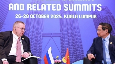 47. summit ASEAN: Premiér Pham Minh Chinh se setkal s australským premiérem a ruským místopředsedou vlády