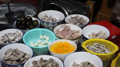 TPHCM: Quán cháo 50 năm bán xuyên đêm trong hẻm nhỏ