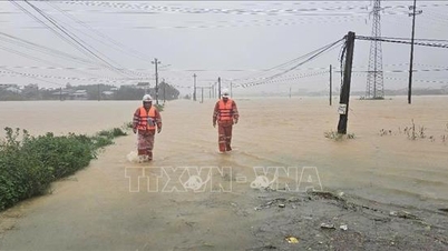 लोगों को बिजली बहाल करने के लिए बाढ़ के स्तर पर कड़ी निगरानी रखें