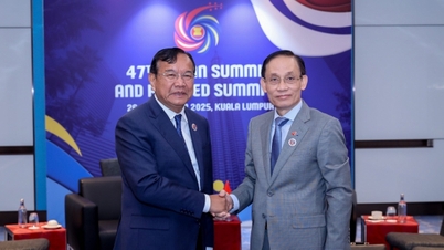 Secretaris van het Centraal Comité van de Partij en minister van Buitenlandse Zaken Le Hoai Trung houdt bilaterale ontmoetingen tijdens de 47e ASEAN-top en gerelateerde conferenties
