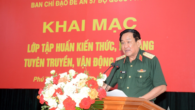 Generallöjtnant Vo Minh Luong deltog i och ledde öppnandet av den arméomfattande utbildningen i kunskap och färdigheter inom propaganda och mobilisering år 2025.