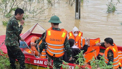 O Regimento 971 evacuou com urgência pessoas de áreas inundadas.