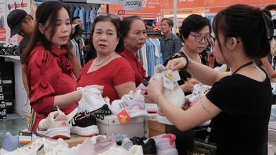 Pameran Musim Luruh: Pelanggan memburu 70% diskaun produk, perniagaan menang besar