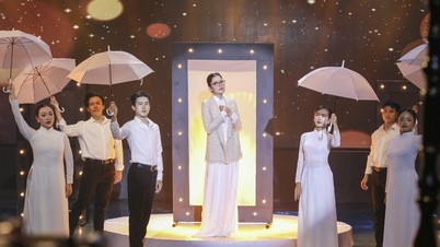MC Quoc Tri Ajak Ayah Kandungnya Bernyanyi Duet, Juri Vu Thanh Vinh "Jatuh Cinta"
