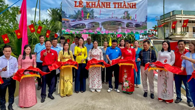 Khánh thành cầu Sáu Ni và trao quà tặng người dân, học sinh ở xã Hỏa Lựu