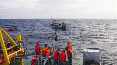 Mobilizando forças para buscar pescadores desaparecidos no mar.