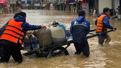 Στη μέση της «θάλασσας του νερού» στην Κεντρική περιοχή, το VNPT εργάζεται σκληρά για να διατηρήσει την επικοινωνία.