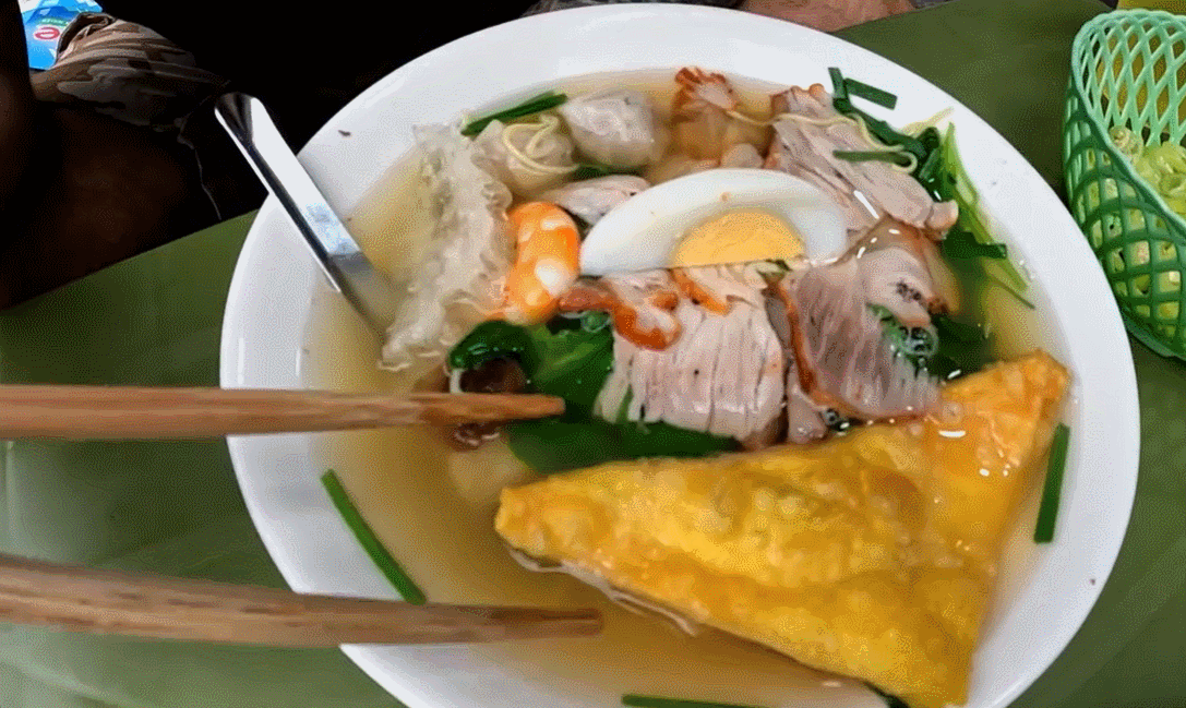 Macarrão Wonton de Hanói: Uma experiência inesquecível de café da manhã no bairro antigo.