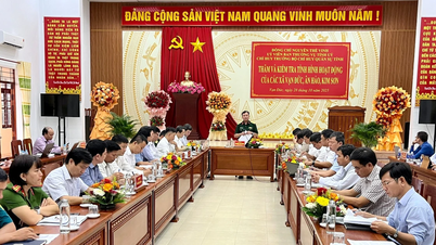 Gắn phát triển kinh tế - xã hội với củng cố quốc phòng - an ninh