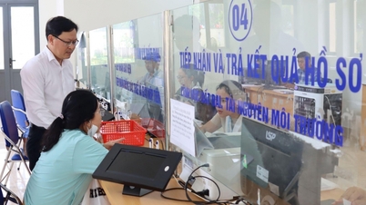 Certificat de mérite du Comité populaire provincial décerné à titre posthume à l'ancien président du Comité populaire de la commune de Dray Bhang, Le Phuoc Toan