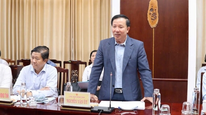 Líderes provinciais trabalham com a BAF Vietnam Agricultural Joint Stock Company