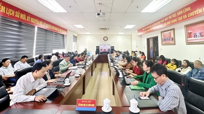 ຝຶກອົບຮົມກ່ຽວກັບປື້ມຄູ່ມືສະມາຊິກພັກເອເລັກໂຕຣນິກ