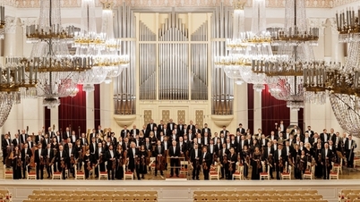 „Weiße Nacht – Weiße Nacht in St. Petersburg“ wird im Hoan Kiem Theater aufgeführt