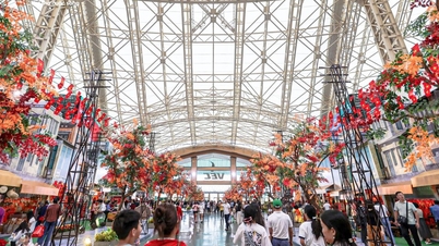 Stare Miasto w Hanoi „wywołuje gorączkę” na pierwszym Jarmarku Jesiennym – 2025