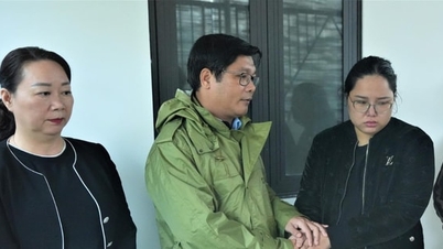 Lãnh đạo thành phố Huế: Thăm hỏi, động viên gia đình có trẻ tử vong giữa vùng lũ