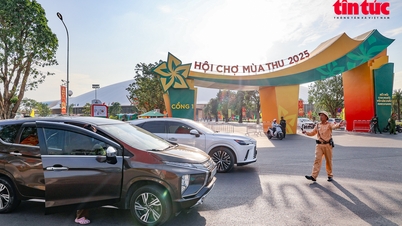 Polis Hanoi memastikan keselamatan lalu lintas untuk Pameran Musim Luruh 2025