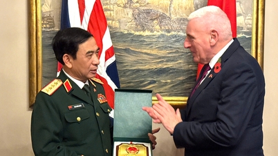 فيتنام والمملكة المتحدة تعززان التعاون الدفاعي