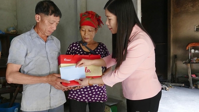 O Conselho Popular Provincial supervisiona a comuna de Bac Quang.