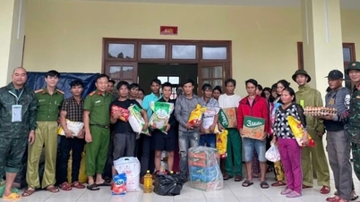 Nong Son kommun räddade omedelbart 24 arbetare från Quang Ngai som isolerats mitt i våldsamma översvämningar.