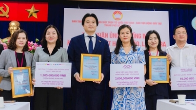 Cidade de Ho Chi Minh: Recebeu mais de 174,5 bilhões de VND para apoiar as pessoas afetadas por tempestades e inundações.