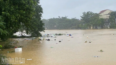 ह्यू में भारी बारिश जारी है, अधिकारी और लोग बाढ़ के परिणामों से निपटने में सक्रिय हैं