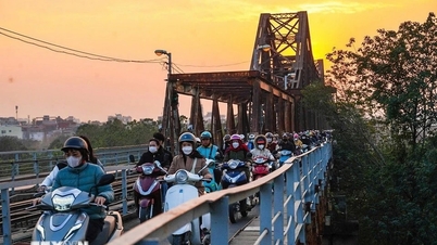 ตั้งแต่วันที่ 1 พฤศจิกายน ถึง 31 ธันวาคม รถยนต์จะถูกห้ามข้ามสะพานลองเบียนไปยังใจกลางเมืองฮานอย